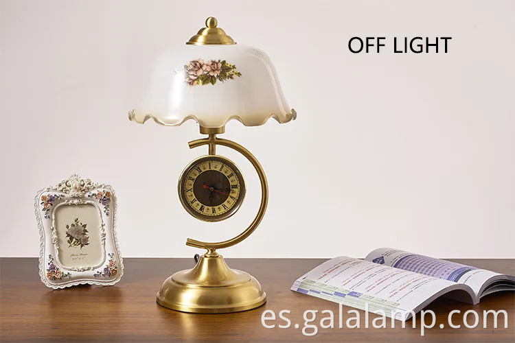 Retro elegante Europa Sala de estudio Display Lighting Shade Flower Metal Desk Lámpara de mesa de escritorio